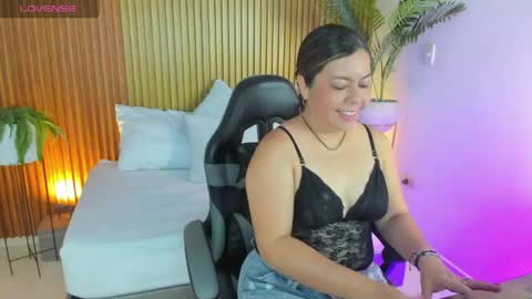 Snapshot of nahia_13 chatting on April 28, 2:33 pm N A H I A online show from April 28, 2:33 pm