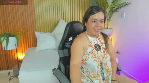 Snapshot of nahia_13 chatting on May 11, 2:45 pm N A H I A online show from May 11, 2:45 pm