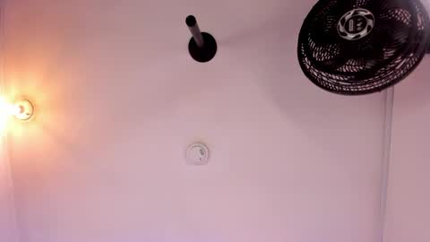 Snapshot of nahia_low chatting on December 18, 8:20 am  Valeria  online show from December 18, 8:20 am