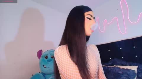 Snapshot of nahiavictoria chatting on May 19, 4:13 pm NahiaVictoria online show from May 19, 4:13 pm