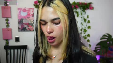 Snapshot of naho_4269 chatting on May 6, 1:47 am Naho Sigueme en mis Redes Sociales Follow me on my social networks online show from May 6, 1:47 am