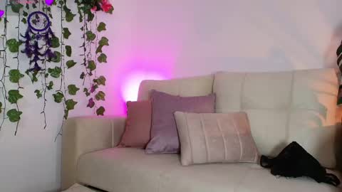 Snapshot of naho_4269 chatting on May 18, 4:07 am Naho Sigueme en mis Redes Sociales Follow me on my social networks online show from May 18, 4:07 am