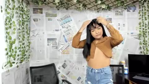 nahomi_hot2002 online show from June 18, 1:15 pm