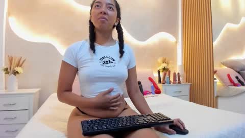 Laura online show from February 22, 11:25 pm