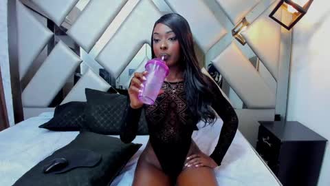 Snapshot of nahomii_hill chatting on April 30, 9:30 pm Nahomi online show from April 30, 9:30 pm