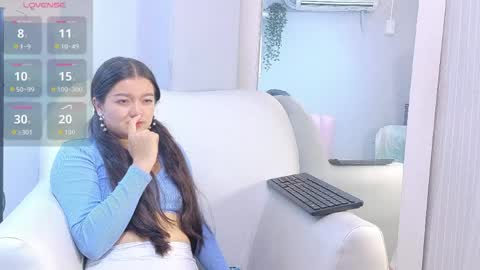 Snapshot of nahommybell chatting on April 2, 3:37 am nahommybell online show from April 2, 3:37 am
