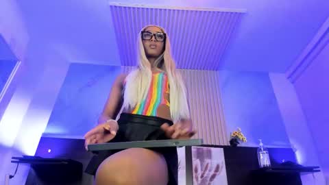 nahomy_james25 online show from February 11, 12:48 am