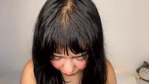 nahomy online show from April 21, 2:23 pm