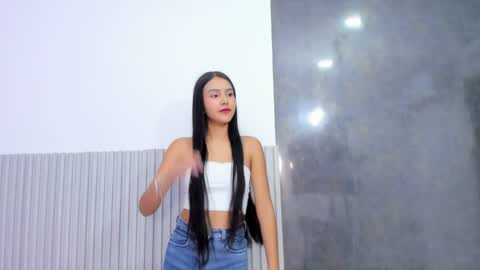nahomy_park online show from April 21, 11:49 am