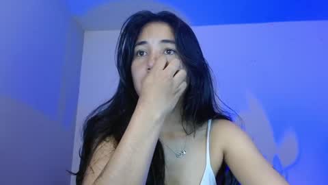 Snapshot of nahomy_rain chatting on April 10, 3:45 am online show from April 10, 3:45 am