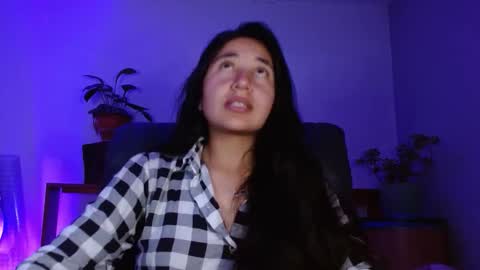 Snapshot of nahomy_rain chatting on May 21, 2:51 am online show from May 21, 2:51 am