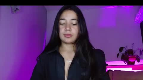 Snapshot of nahomy_rain chatting on August 4, 2:37 am online show from August 4, 2:37 am