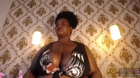 Snapshot of nahybig_boobs chatting on May 16, 12:26 pm Karatbby online show from May 16, 12:26 pm
