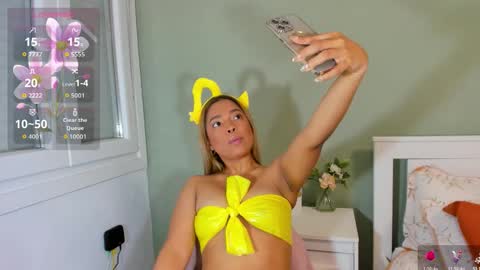 Snapshot of naia_7 chatting on February 15, 10:06 pm Mile online show from February 15, 10:06 pm