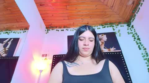 Snapshot of naia_x chatting on February 12, 8:15 pm Naia x online show from February 12, 8:15 pm