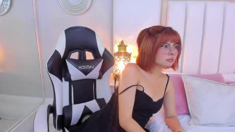 Snapshot of naiamendoza chatting on April 11, 3:11 am Naia online show from April 11, 3:11 am
