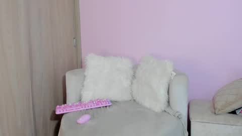 Snapshot of naileea chatting on December 16, 5:43 pm online show from December 16, 5:43 pm