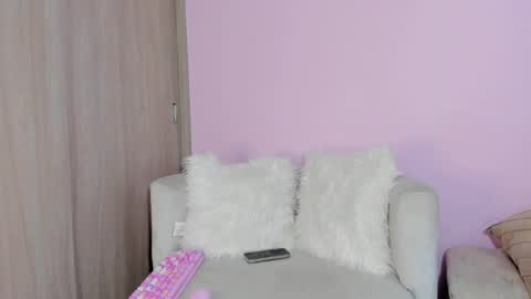 Snapshot of naileea chatting on January 4, 5:27 am online show from January 4, 5:27 am