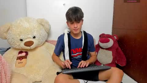 Snapshot of naim_theking chatting on February 17, 6:32 am N A I M T H E K I N G online show from February 17, 6:32 am