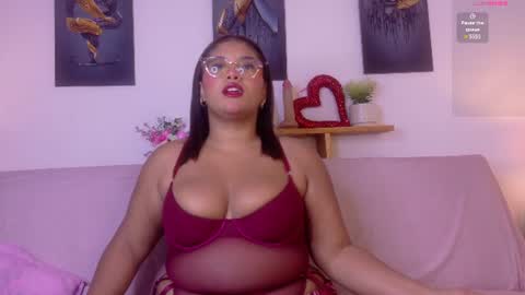Snapshot of nairagold_ chatting on June 16, 12:57 am nairagold_ online show from June 16, 12:57 am