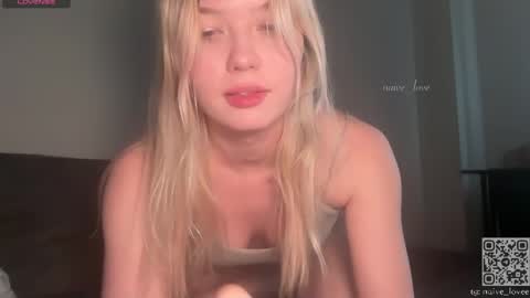 Snapshot of naive_love chatting on April 24, 2:41 pm Mia guest- Eva from DOUBLECUTIES online show from April 24, 2:41 pm