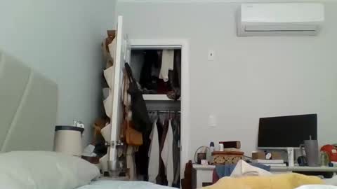 nakedandfree978 online show from March 11, 1:34 pm