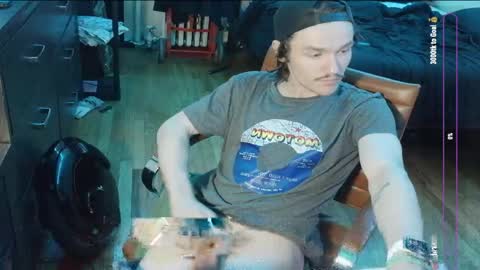 Snapshot of nakedboi420 chatting on May 13, 4:04 pm mid-west guy living on the east coast trying to figure out where to go next online show from May 13, 4:04 pm
