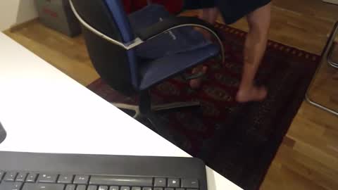 Snapshot of nakedwanker10 chatting on February 6, 5:01 am Nakedwanker10 online show from February 6, 5:01 am