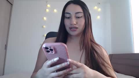 Snapshot of nala_foster chatting on May 2, 4:56 pm Nala online show from May 2, 4:56 pm