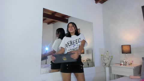 Snapshot of nalamittens chatting on February 1, 7:34 pm nalamittens online show from February 1, 7:34 pm
