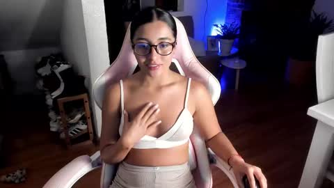 Snapshot of nalarosee_12 chatting on November 3, 2:24 am Nala online show from November 3, 2:24 am