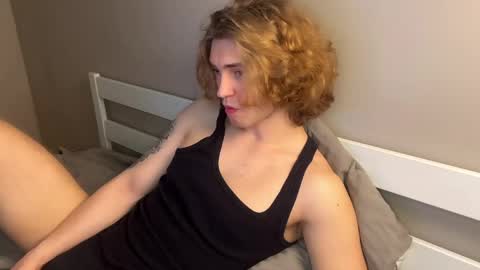 Snapshot of namiraaxel chatting on May 2, 8:47 pm Georges online show from May 2, 8:47 pm