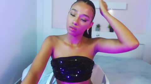 Namoi Smith online show from December 23, 6:55 am