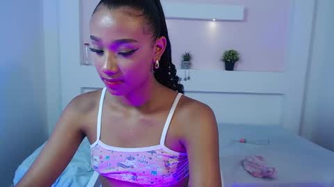 Namoi Smith online show from December 24, 9:50 am