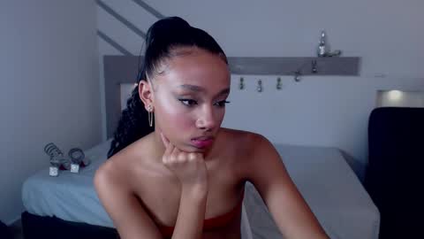 Namoi Smith online show from December 29, 6:35 am