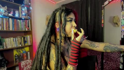 Snapshot of nana_cirkuss chatting on October 6, 1:14 am Val  online show from October 6, 1:14 am