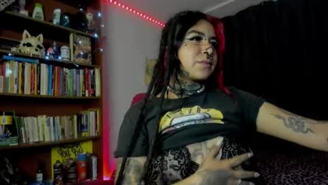 Snapshot of nana_cirkuss chatting on October 11, 3:06 am Val  online show from October 11, 3:06 am