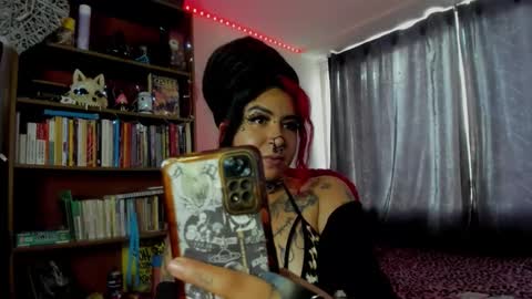 Snapshot of nana_cirkuss chatting on October 24, 9:22 pm Val  online show from October 24, 9:22 pm