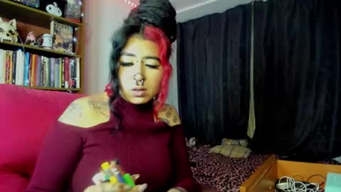 Snapshot of nana_cirkuss chatting on October 26, 2:06 am Val  online show from October 26, 2:06 am