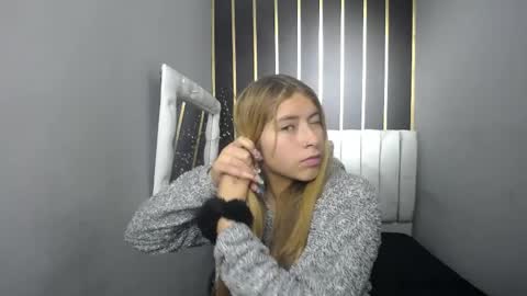 Snapshot of nancy_blonde chatting on May 20, 12:33 pm nancy blonde online show from May 20, 12:33 pm