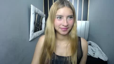 Snapshot of nancy_blonde chatting on May 23, 12:20 pm nancy blonde online show from May 23, 12:20 pm