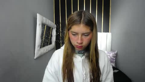 Snapshot of nancy_blonde chatting on June 5, 1:39 pm nancy blonde online show from June 5, 1:39 pm