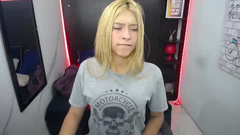 Snapshot of nancy_blonde chatting on July 8, 11:26 am nancy blonde online show from July 8, 11:26 am