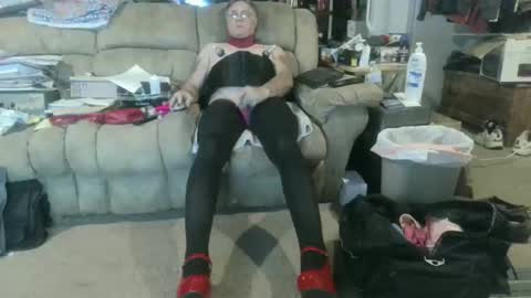 Snapshot of nancyboy_1 chatting on October 30, 12:12 am nancyboy_1 online show from October 30, 12:12 am