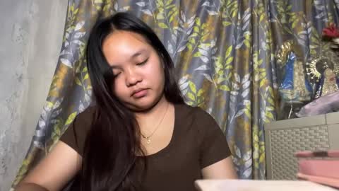 Snapshot of nannettecousey chatting on May 18, 3:40 pm Sophie online show from May 18, 3:40 pm