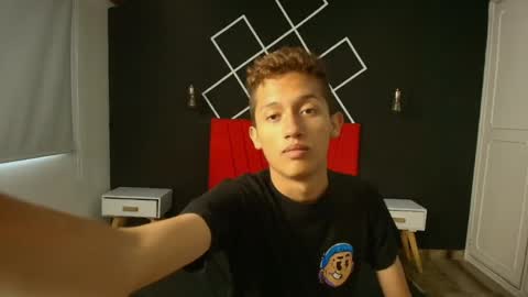 Snapshot of naoki_arai chatting on May 25, 12:00 pm naoki_arai online show from May 25, 12:00 pm