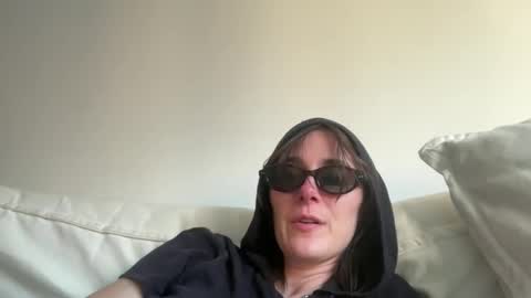 Snapshot of naomi________ chatting on June 3, 11:21 pm Naomi online show from June 3, 11:21 pm