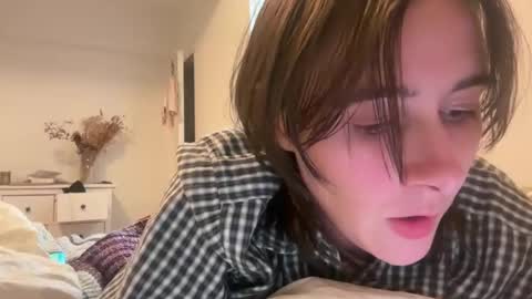 Snapshot of naomi________ chatting on June 6, 4:28 am Naomi online show from June 6, 4:28 am