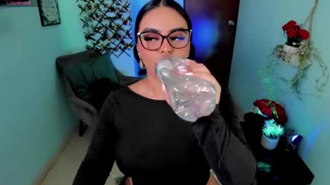 Snapshot of naomi_aniston chatting on June 9, 2:06 pm naomi_aniston online show from June 9, 2:06 pm
