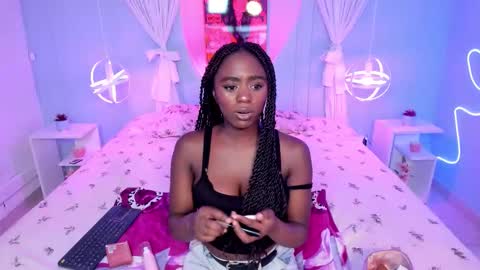 Snapshot of naomi_campell chatting on February 18, 8:27 pm Naomi online show from February 18, 8:27 pm